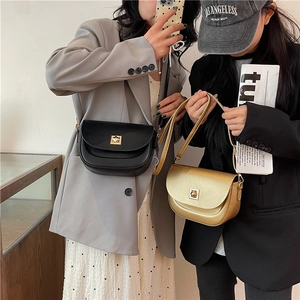 Sacs bandoulière vintage en cuir noir et or champagne avec boucles métalliques ornées