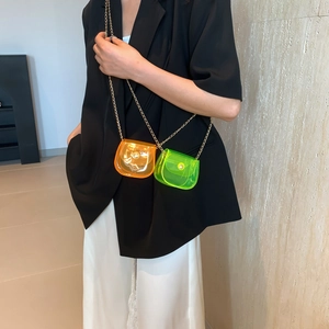 Mini sacs en bandoulière transparents orange et vert néon avec chaînes dorées