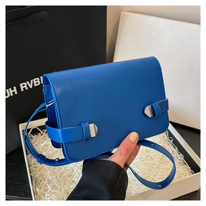 Borsa a tracolla vintage blu in confezione regalo con dettagli di fibbia in metallo