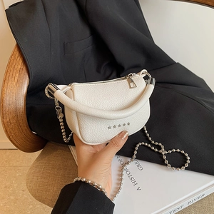 Borsa a Tracolla Mini in Pelle PU da Donna con Rivetti a Stella Motivo Lychee a Mezzaluna con Catena a Sfere