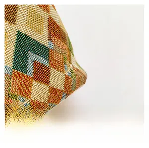 Gros plan détaillé du tissu jacquard tissé avec motifs géométriques et losanges