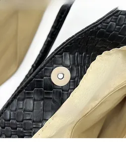 Detail of the high-quality magnetic snap closure and woven texture on a black tote bag