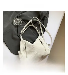 Detail of cream hobo bag with marble texture and silver double zipper pockets
