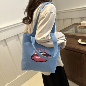 Borsa Tote da Donna in Tela alla Moda con Stampa Labbra e Lettere LOVE Grande Capacità Borsa a Tracolla Casuale per l'Estate