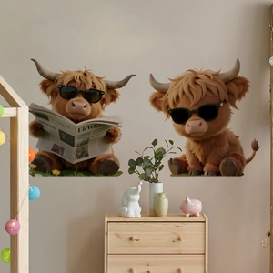 Stickers muraux de vache des Highlands avec lunettes de soleil et journal pour chambre d'enfant