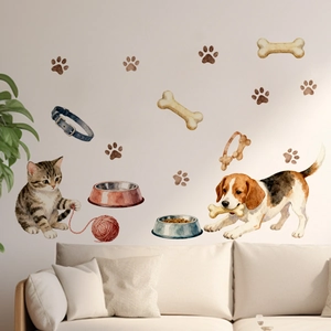 Détail des stickers muraux aquarelle chat et chien dans un décor de salon chaleureux