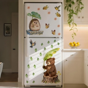 Détail de stickers muraux animaux de la forêt à l'aquarelle avec ours et hérissons sur frigo