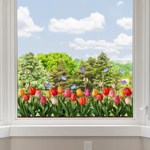 Detalle de pegatinas estáticas de colores con tulipanes y mariposas sobre cristal