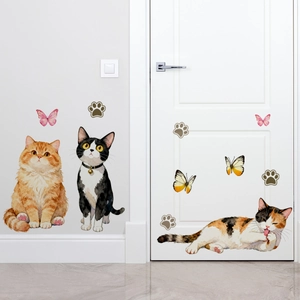 Stickers muraux aquarelle avec chats et papillons sur porte et mur blanc décoratif