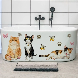 Détails des stickers muraux chats à l'aquarelle avec papillons sur carrelage de salle de bain