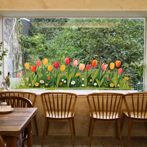 Détail de stickers tulipes colorés sur vitre avec un arrière-plan de café chaleureux