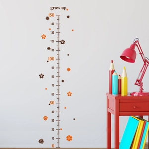 Detail van bloemen groeimeter muursticker met 0-150cm schaal voor kinderkamer