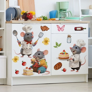 Détail de stickers muraux souris chef et nourriture sur un placard de cuisine blanc
