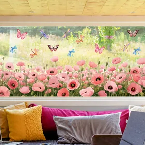 Vue détaillée des stickers statiques pour fenêtres avec pavots roses et papillons