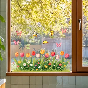 Vue détaillée des autocollants statiques tulipes et papillons colorés pour fenêtres