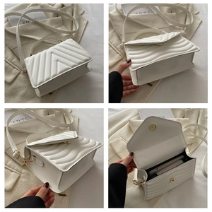 Gedetailleerde weergave in vier panelen van een witte gewatteerde crossbody tas goud