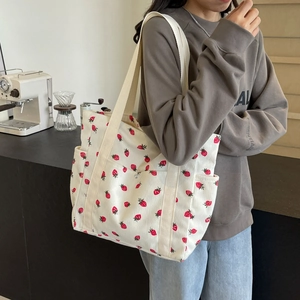 Sac Fourre-tout en Velours Côtelé à Grande Capacité pour Femmes Imprimé Fraise Sac à Bandoulière Décontracté avec Poches Latérales