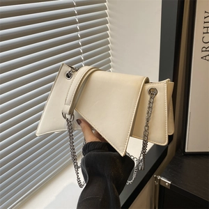 Chic off-white geometric chain shoulder bag with minimalist flap design for women