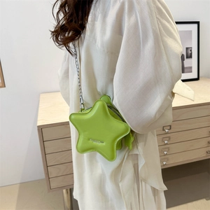 Sac bandoulière en forme d'étoile vert citron avec chaîne argentée femme