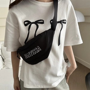 Casual zwarte crossbody borsttas met verstelbare riem en FANYISSA-logo voor dames en heren