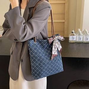 Borsa Tote da Donna in Denim Trapuntato a Rombi Grande Capacità Casual Borsa a Tracolla Con Foulard di Seta Decorativo