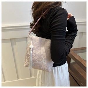 Detail of pink jacquard embroidery and white tassel on Neo-Chinese bucket bag