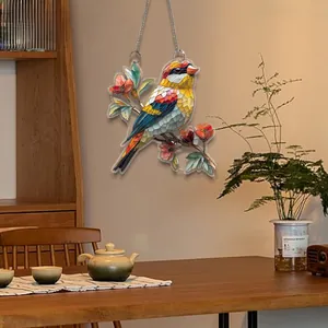 Détail d'un ornement d'oiseau plat en acrylique 2D avec des motifs de mosaïque colorés