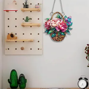 Vue détaillée d'une décoration murale plate 2D avec panier de pivoines et chaîne en métal