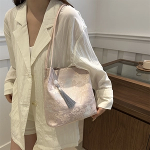 New Chinese Style Jacquard Satin Shoulder Bag Vintage Architecture Pattern Large Capacity Tote Bag With Tassel For Women