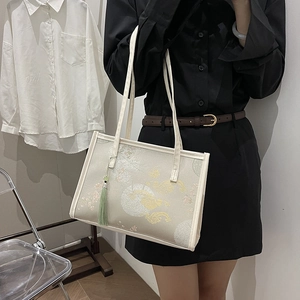 New Chinese Style Floral Embroidery Tote Bag For Women Vintage Satin Fabric Shoulder Bag With Tassel Elegant Handbag