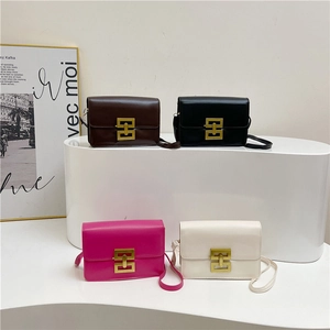 Sacs à bandoulière carrés pour femmes en quatre couleurs unies avec boucles métalliques dorées
