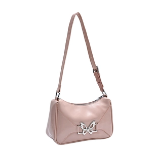 Borsa a spalla rosa tenue con fibbia a farfalla argentata e design curvo di tendenza