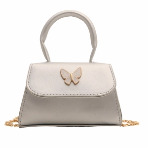 Mini sac bandoulière argenté élégant avec papillon et bandoulière chaîne dorée