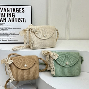 Stro emmertassen in beige, groen en khaki met parelsluiting en kanten strik decoratie