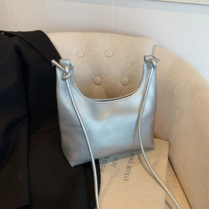 Sac Hobo pour Femmes en Cuir PU Minimaliste Couleur Unie Grain de Litchi Petit Sac à Bandoulière Avec Détail de Nœud Sac à Main Mode Quotidien