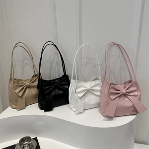 Sacs cabas minimalistes avec nœud en beige noir blanc et rose avec fines bandoulières