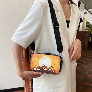 Borsa a tracolla alla moda a tema Halloween con stampe di zucca e ampia tracolla nera