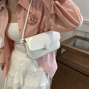 Sac à bandoulière blanc minimaliste avec rabat et bandoulière à nœud élégant pour femmes