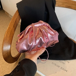Sac Nuage Plissé Métallique pour Femmes en Cuir PU Bandoulière Mode Streetwear Pochette Clutch Bag Pour Tenues Quotidiennes et Fêtes