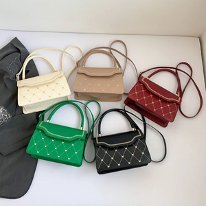 Quilted women's crossbody bags with heart rivets and wavy flap in five elegant colors