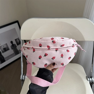 Rosa Cord-Brusttasche mit Erdbeermuster und verstellbarem Segeltuch-Schultergurt