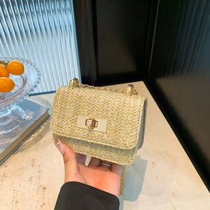 Minimalist Woven Straw Shoulder Bag For Women Summer Vacation Small Square Bag With Gold Chain Strap And Metal Twist Lock