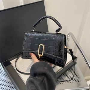 Women's Croco Pattern PU Leather Small Square Shoulder Bag Fashion Crossbody Handbag With Metal Lock For Casual Street Party