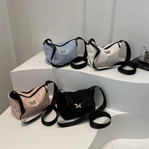 Modische Schmetterling Halbmond Taschen in Blau, Weiß, Rosa und Schwarz Satin