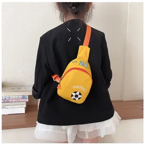 Bandolera infantil amarilla con diseño de fútbol y número 24 para deporte y ocio