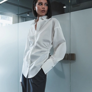 Chemise Femme Décontractée en Coton Manches Longues Coupe Ajustée Taille Froncée Blouse Blanche Unie Col Rabattu Haut