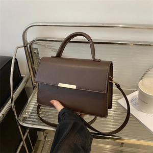 Sac Carré en Cuir PU Mode Femme Avec Barre Métallique Dorée Sac à Main Couleur Unie Sac à Bandoulière Pour Combinaison Quotidienne