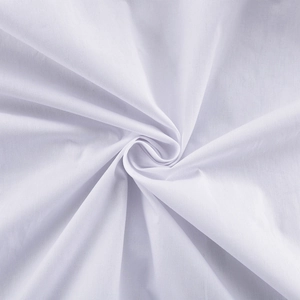 Vista macro dettagliata della trama in cotone bianco con design a pieghe a spirale
