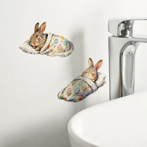 Detail van Pasen konijn muurstickers met een slapend konijn en decoratieve eierpatronen