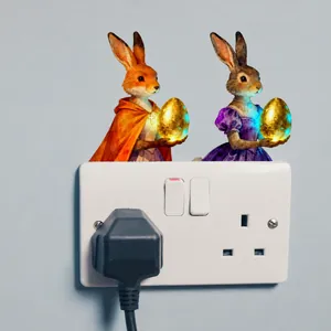 Detail van Paashaas lichtknop sticker met sprookjesdieren en een gloeiend ei
